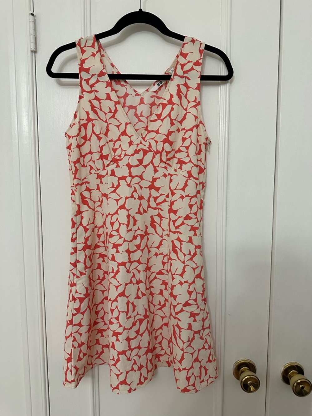 Uniqlo Coral and Cream Sleeveless Floral Mini Dress - Picture 2 of 4